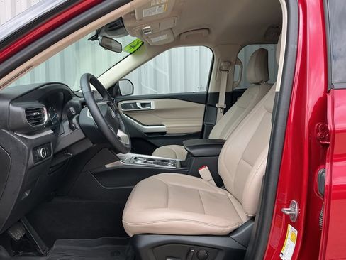 Used 2023 Ford Explorer XLT w/ Equipment Group 202A AWD/4WD image 9