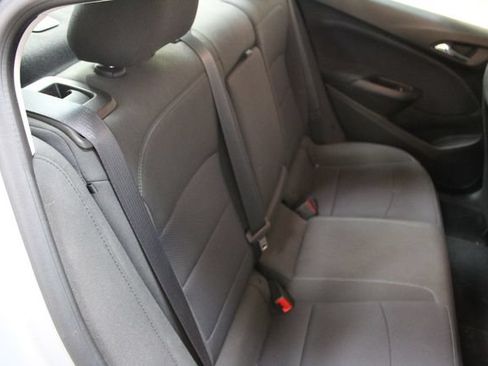 Used 2018 Chevrolet Cruze LT w/ LT Convenience Package FWD image 9