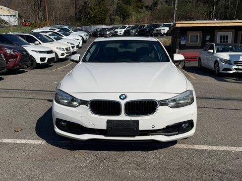 Used 2017 BMW 320i xDrive Sedan image 3