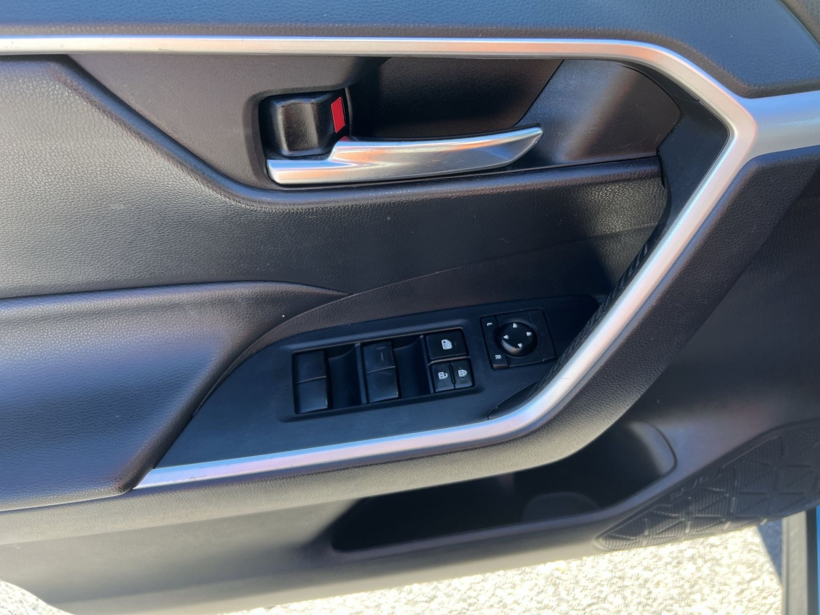 Used 2021 Toyota RAV4 XLE AWD/4WD image 15