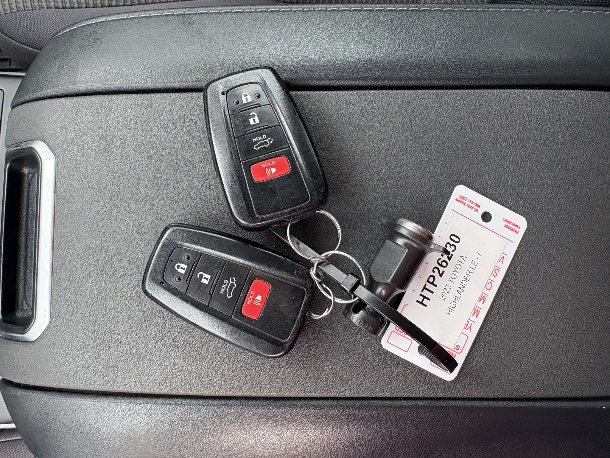 Used 2023 Toyota Highlander LE AWD/4WD image 33
