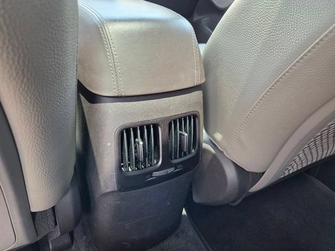 Used 2015 Hyundai Tucson Limited w/ Option Group 03 FWD image 7