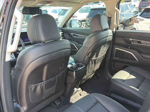 Used 2024 Kia Telluride EX w/ EX Captain's Chair Package FWD image 17