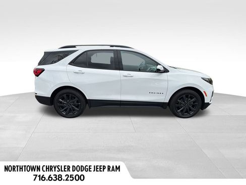 Used 2022 Chevrolet Equinox RS image 2