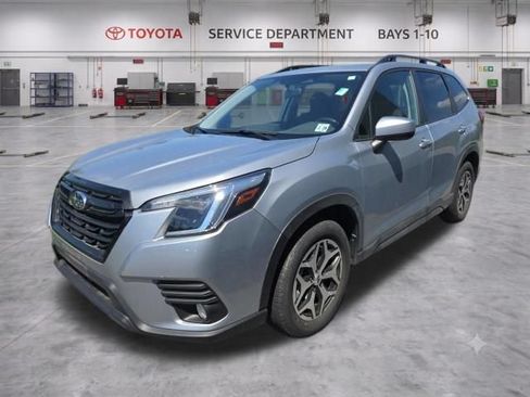 Used 2023 Subaru Forester Premium AWD/4WD image 5