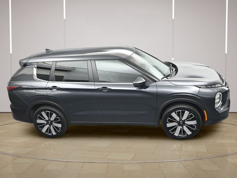 Used 2025 Mitsubishi Outlander SE AWD/4WD image 36