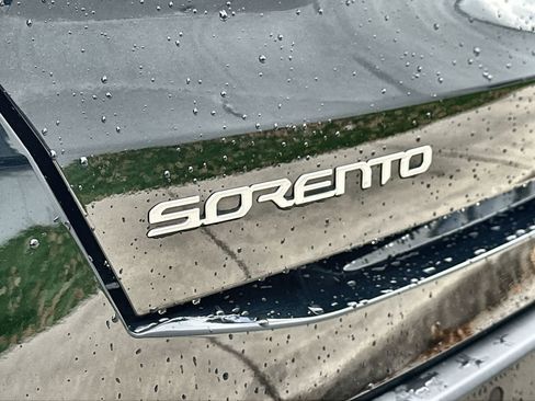 Used 2024 Kia Sorento S image 15