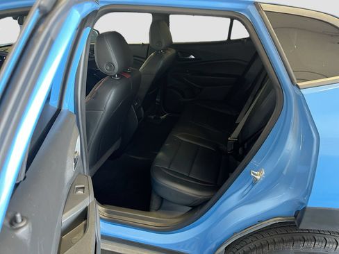 Used 2024 Chevrolet Trax RS w/ Sunroof Package FWD image 24
