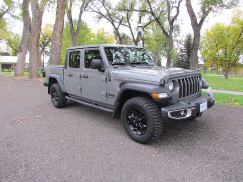Used 2023 Jeep Gladiator Sport w/ Trailer Tow Package image 7