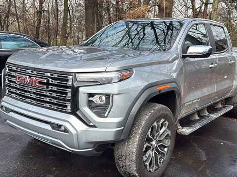 Used 2024 GMC Canyon Denali image 4