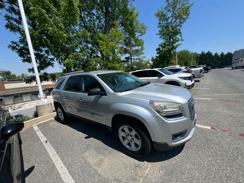 Used 2015 GMC Acadia SLE FWD image 4