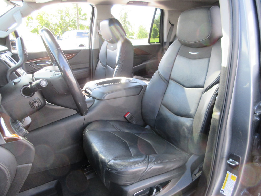 Used 2020 Cadillac Escalade Luxury AWD/4WD image 21
