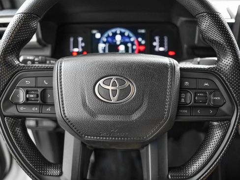 Used 2025 Toyota Tacoma SR5 AWD/4WD image 15
