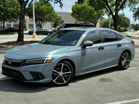 Used 2023 Honda Civic Touring image 2