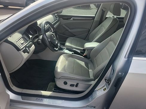 Used 2017 Volkswagen Passat 1.8T SE FWD image 18