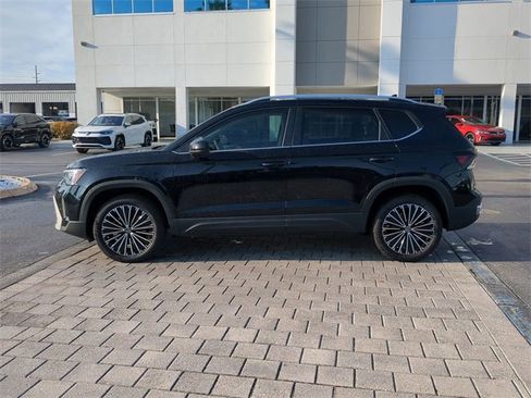 New 2025 Volkswagen Taos SE image 6