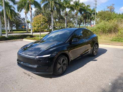 Used 2026 Tesla Model Y Long Range image 8