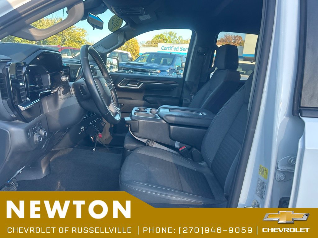 Used 2023 Chevrolet Silverado 1500 LT AWD/4WD image 4