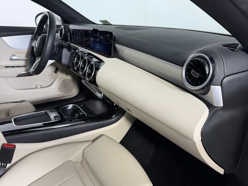 Used 2025 Mercedes-Benz CLA 250 image 27