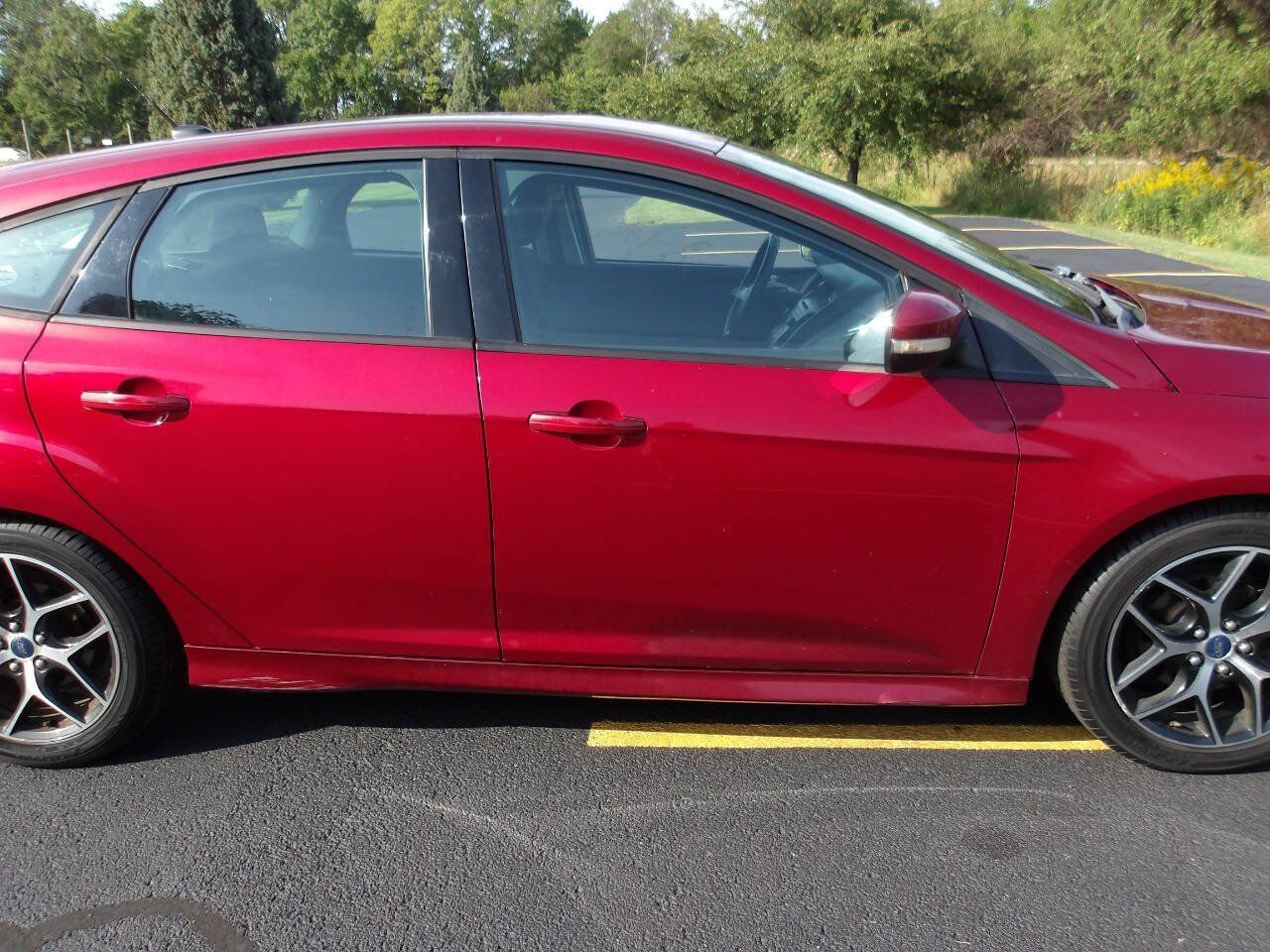 Used 2015 Ford Focus SE w/ SE Sport Package FWD image 33