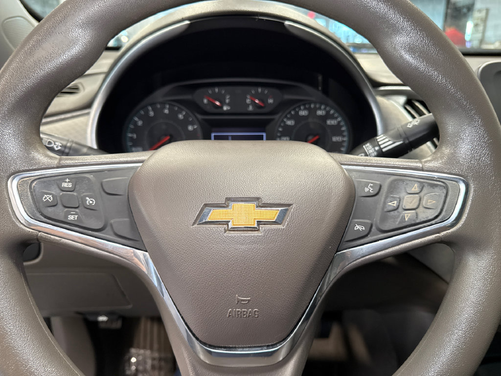 Used 2018 Chevrolet Malibu LS FWD image 17