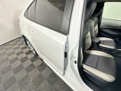 Used 2025 Toyota Corolla LE FWD image 27