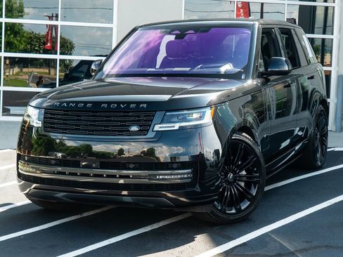 Used 2023 Land Rover Range Rover SE AWD/4WD image 2