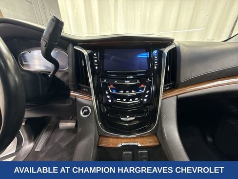 Used 2016 Cadillac Escalade ESV Luxury image 15