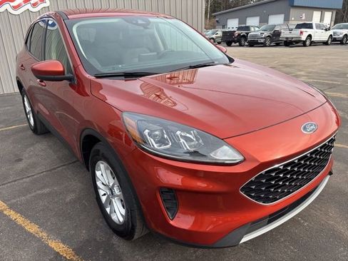 Used 2020 Ford Escape SE image 14