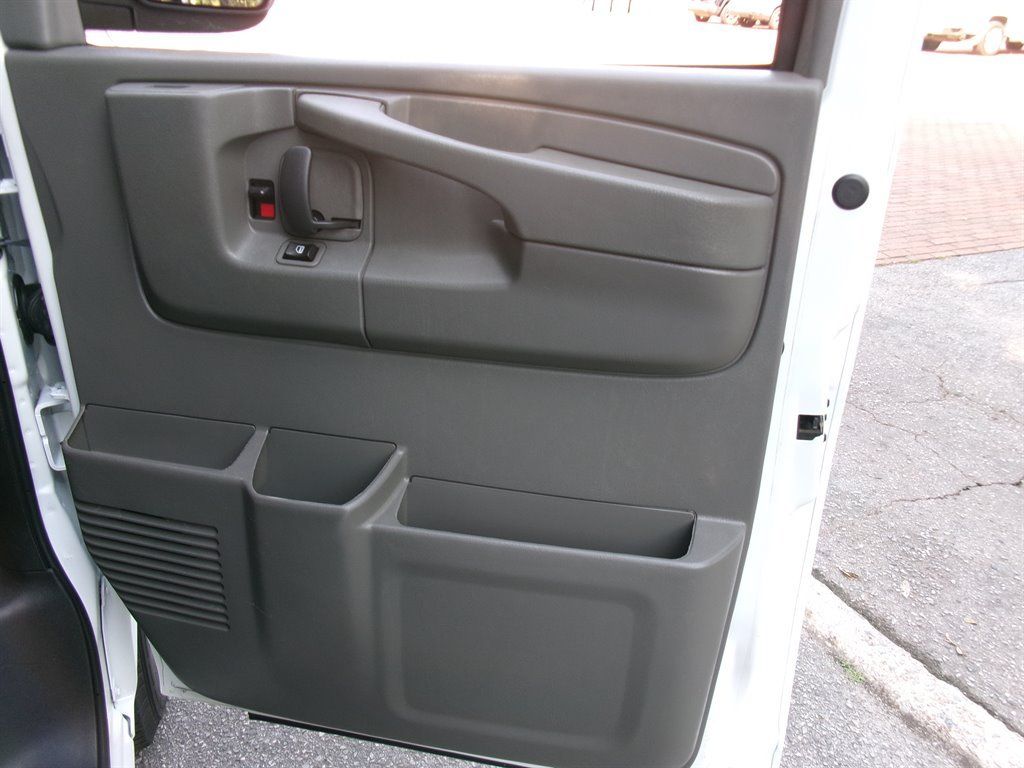 Used 2015 Chevrolet Express 3500 LT w/ LT Preferred Equipment Group RWD image 19
