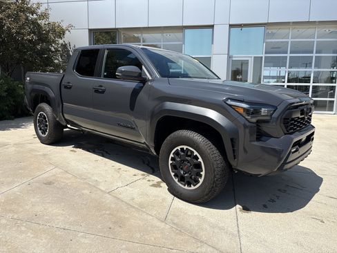 Used 2024 Toyota Tacoma TRD Off-Road w/ TRD Off Road Premium Package AWD/4WD image 2