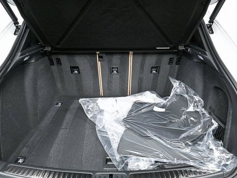 Certified 2025 Porsche Macan AWD image 29