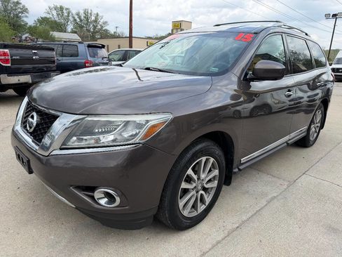 Used 2015 Nissan Pathfinder SL w/ SL Tech Package image 3