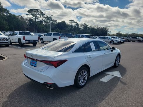 Used 2019 Toyota Avalon XLE w/ Moonroof Package image 5