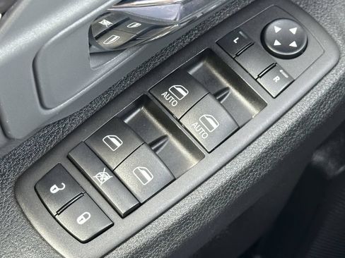 Used 2024 RAM 1500 Classic SLT AWD/4WD image 21