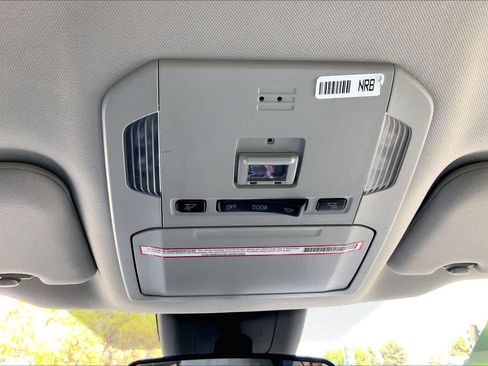 Used 2022 Toyota Highlander LE FWD image 33