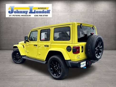 Used 2022 Jeep Wrangler Unlimited Sahara w/ Cold Weather Group AWD/4WD image 3