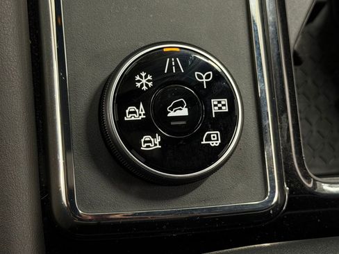 Used 2024 Nissan Pathfinder Rock Creek AWD/4WD image 31
