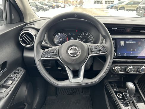 Used 2023 Nissan Kicks SV image 10