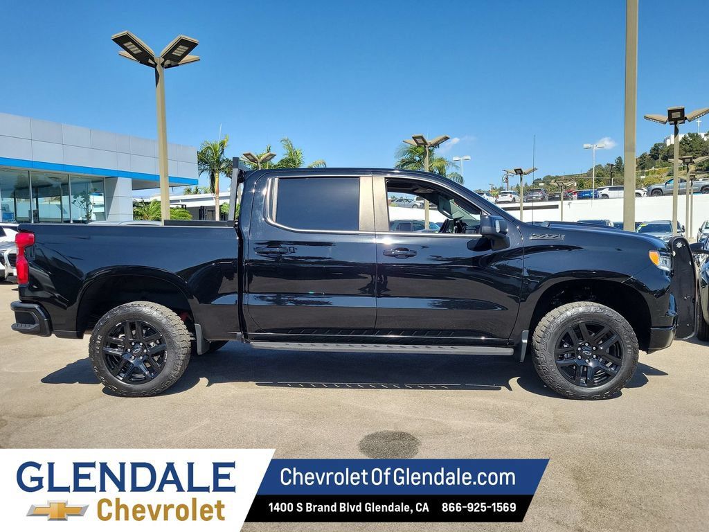 Used 2024 Chevrolet Silverado 1500 LT Trail Boss w/ LT Trail Boss Premium Package AWD/4WD image 10