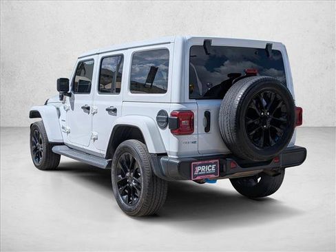 Used 2022 Jeep Wrangler Unlimited Sahara w/ Cold Weather Group AWD/4WD image 8