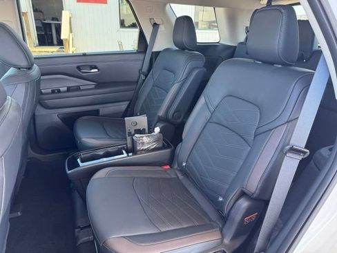 Used 2024 Nissan Pathfinder Platinum AWD/4WD image 25