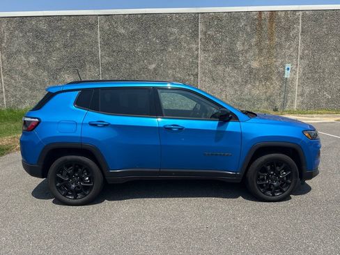 Used 2025 Jeep Compass Latitude w/ Altitude Special Edition AWD/4WD image 8
