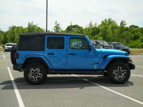 New 2026 Jeep Wrangler Unlimited Sahara AWD/4WD image 8