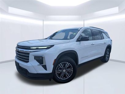 Used 2025 Chevrolet Traverse LT