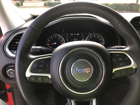 Used 2018 Jeep Renegade Latitude image 25