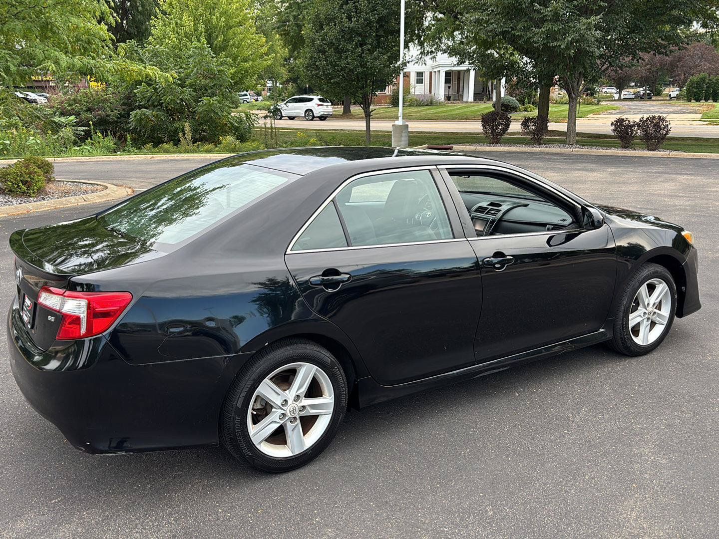 Used 2012 Toyota Camry SE FWD image 13