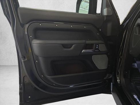Used 2023 Land Rover Defender 130 X image 27
