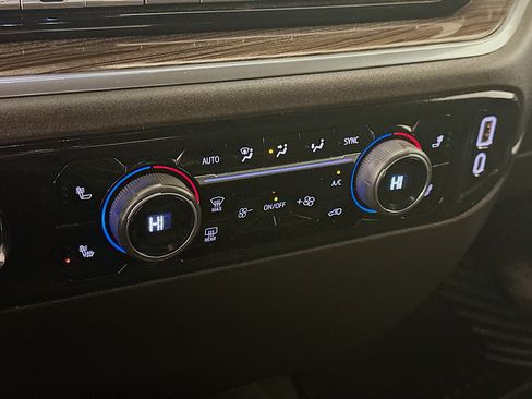 Used 2024 Chevrolet Silverado 1500 LT image 24