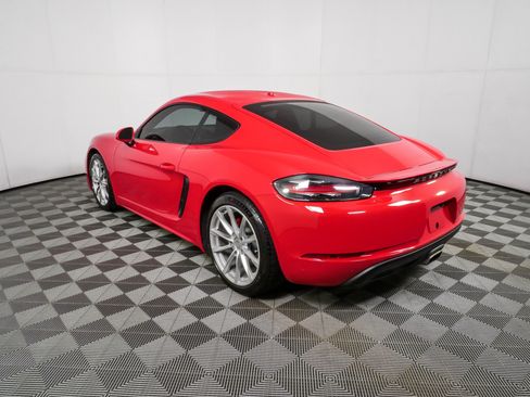 Used 2018 Porsche 718 Cayman RWD image 3